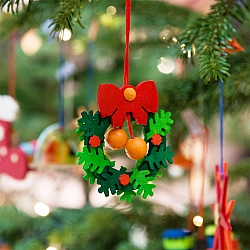 Kersthanger adventskrans met kerstballen groen