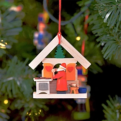 Kersthanger huisje van de kerstman in de bakkerij