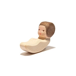 Baby voor wiegje