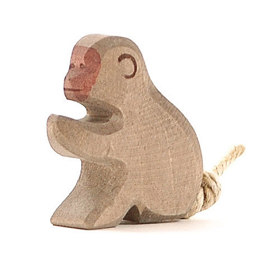 Ostheimer Baviaan zittend