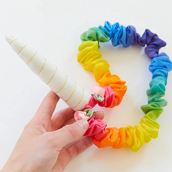 Sarah's Silks Speelzijde Eenhoorn haarband regenboog