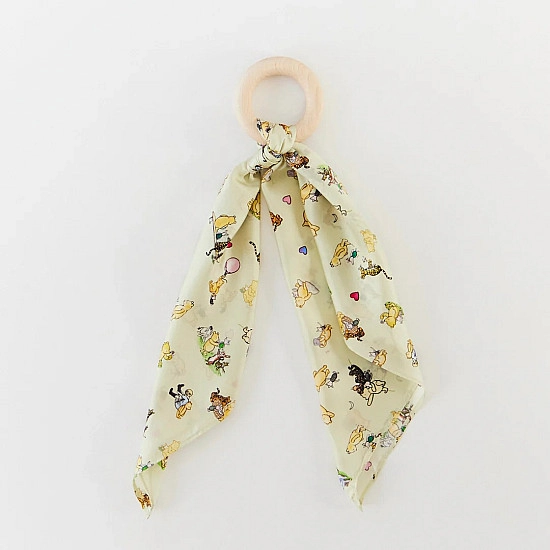 Sarah's Silks Houten bijtring met speelzijde Winnie de Poeh